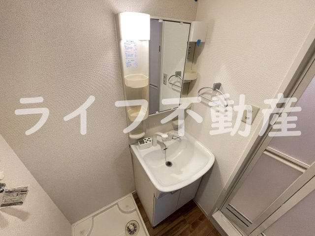 洗面設備　独立洗面台あり、毎朝おしゃれに忙しい女性の方におすすめです