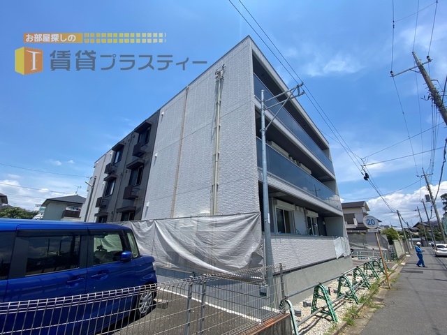 建物外観　申込み受付中。