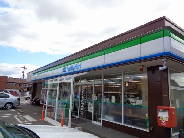 コンビニ　ファミリーマート（コンビニ）まで260m