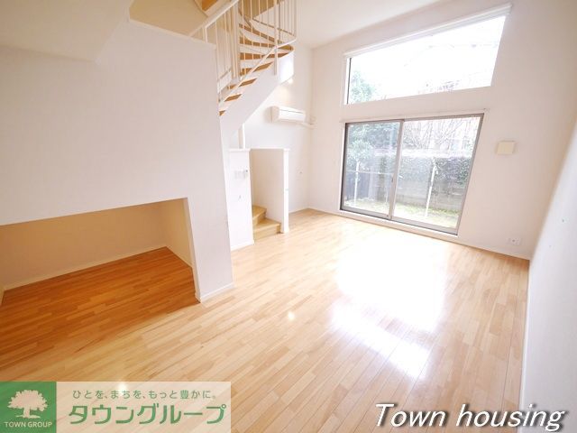 居室・リビング　同物件別部屋写真