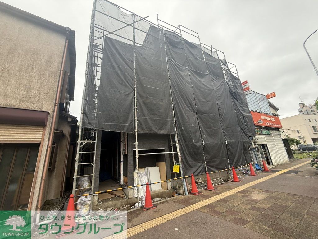 建物外観　駐車場