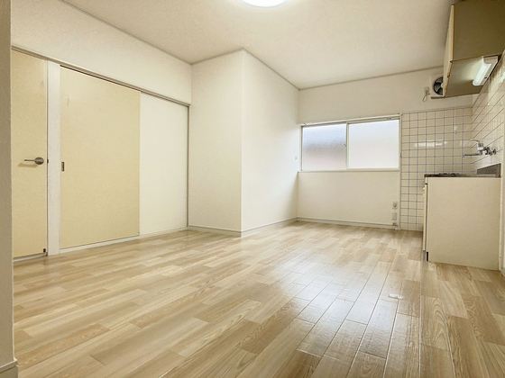 居室・リビング　※他号室の写真です
