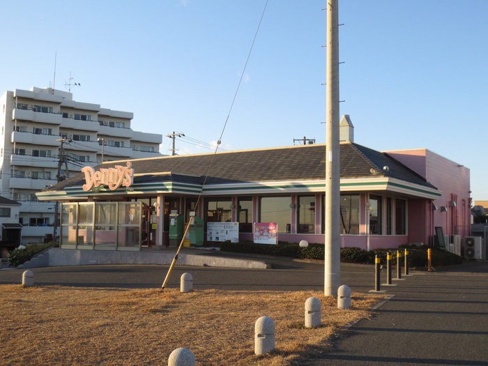 飲食店　デニーズ平塚海岸（飲食店）まで500m