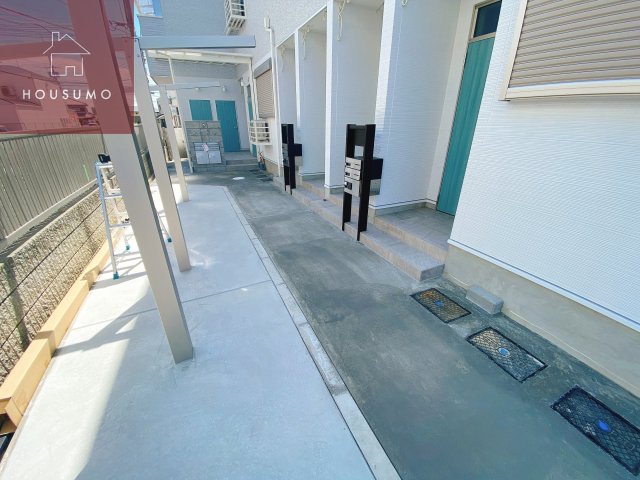 エントランス　落ち着いたエントランスです