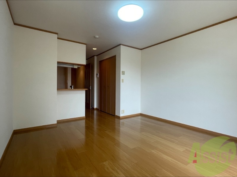 その他部屋・スペース　寝室はリビングと同じスペースになっております。