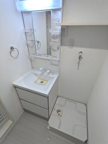 洗面設備　洗面所内に洗濯機置き場あり