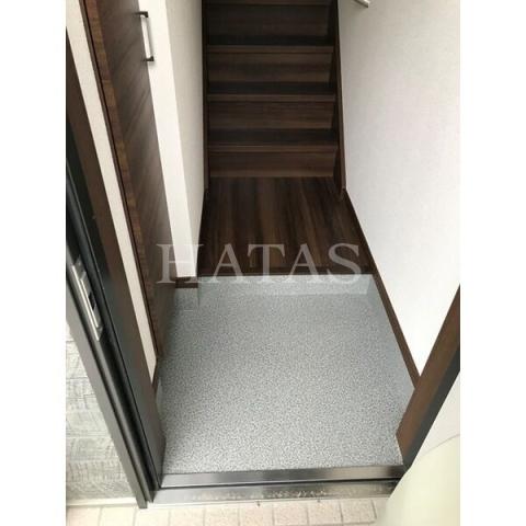 玄関　同物件別部屋です。