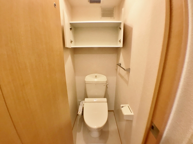 トイレ　別タイプの参考写真です。