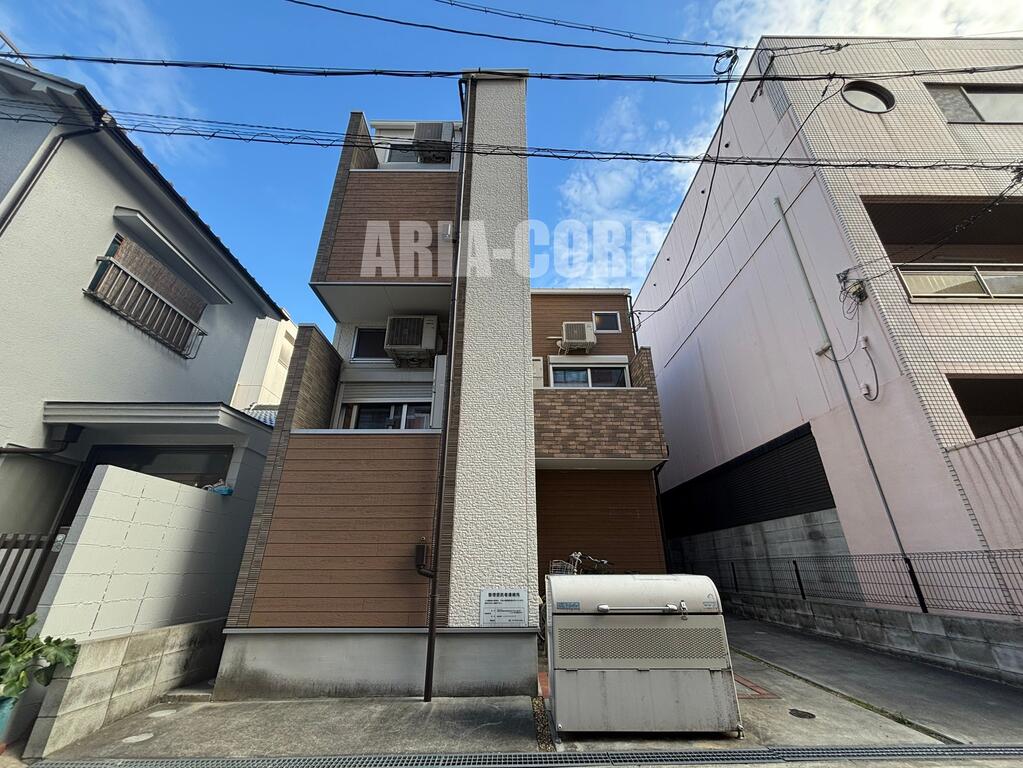 建物外観　2018年完成、大手ハウスメーカー施工のデザイナーズアパート