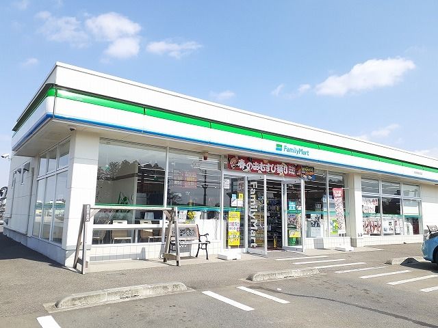 コンビニ　ファミリーマート大田原南金丸店（コンビニ）まで1300m