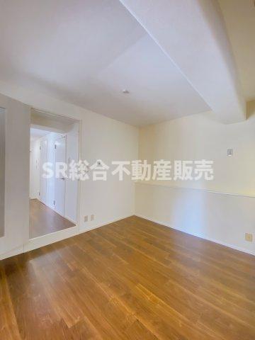 シャルム小阪壱番館の居間写真