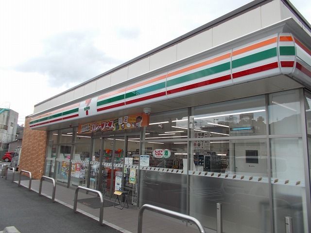 コンビニ　セブンイレブン和霊元町３店様（コンビニ）まで550m