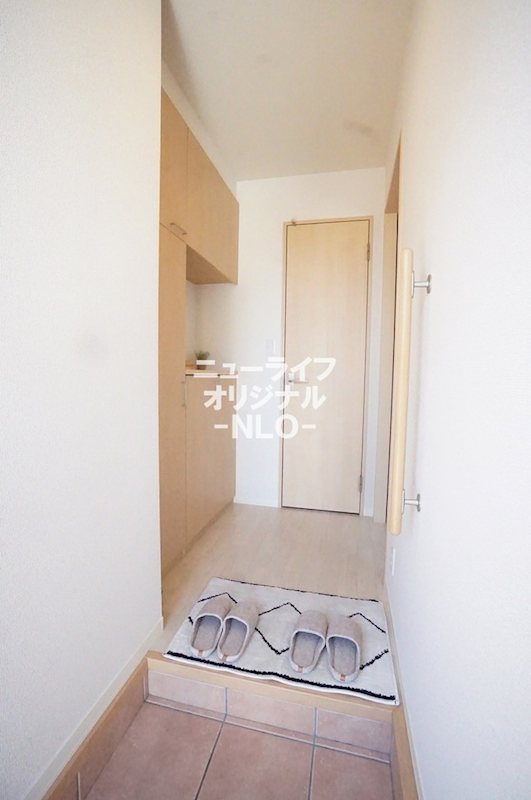 玄関　大型玄関収納があるので玄関周りがスッキリとします☆