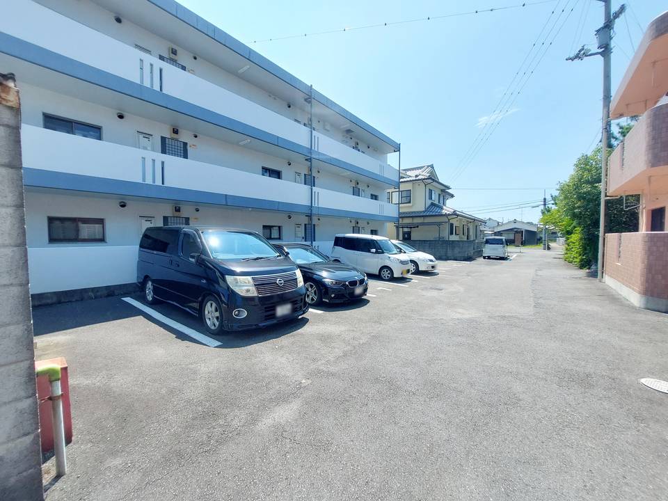 駐車場　駐車場