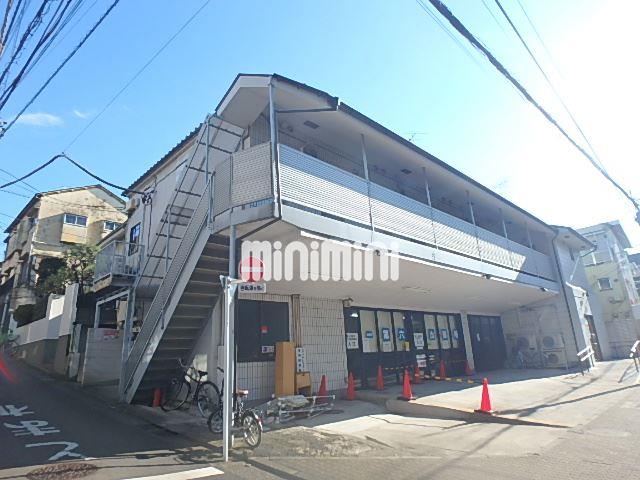 建物外観　バス通りを通って帰宅出来ます　コンビニ近く便利
