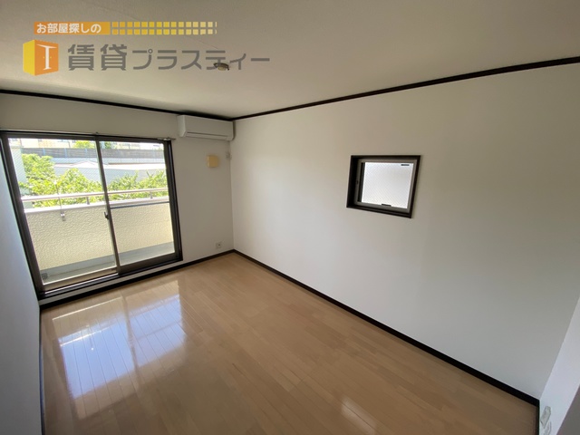 居室・リビング　２面採光の風通しの良いお部屋です。