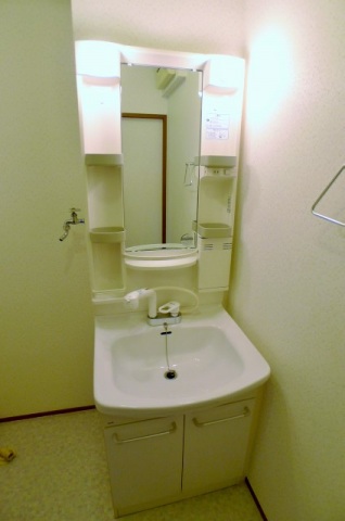 洗面設備　※同タイプの室内写真です