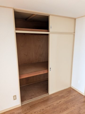 収納　お洋服もたくさんしまえます