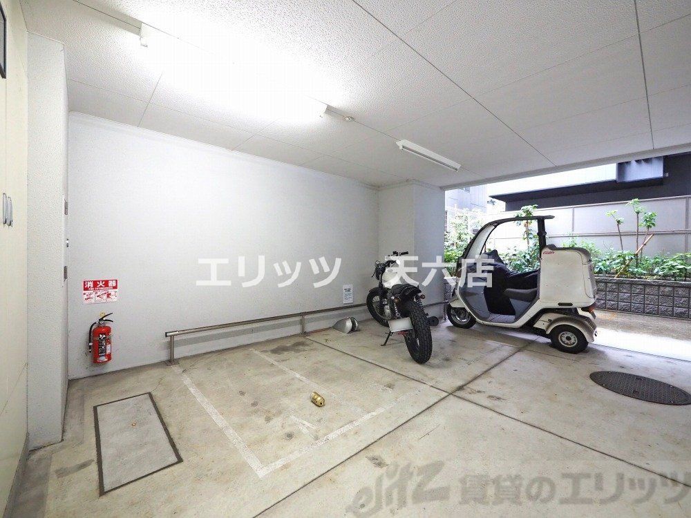 駐車場　駐車場
