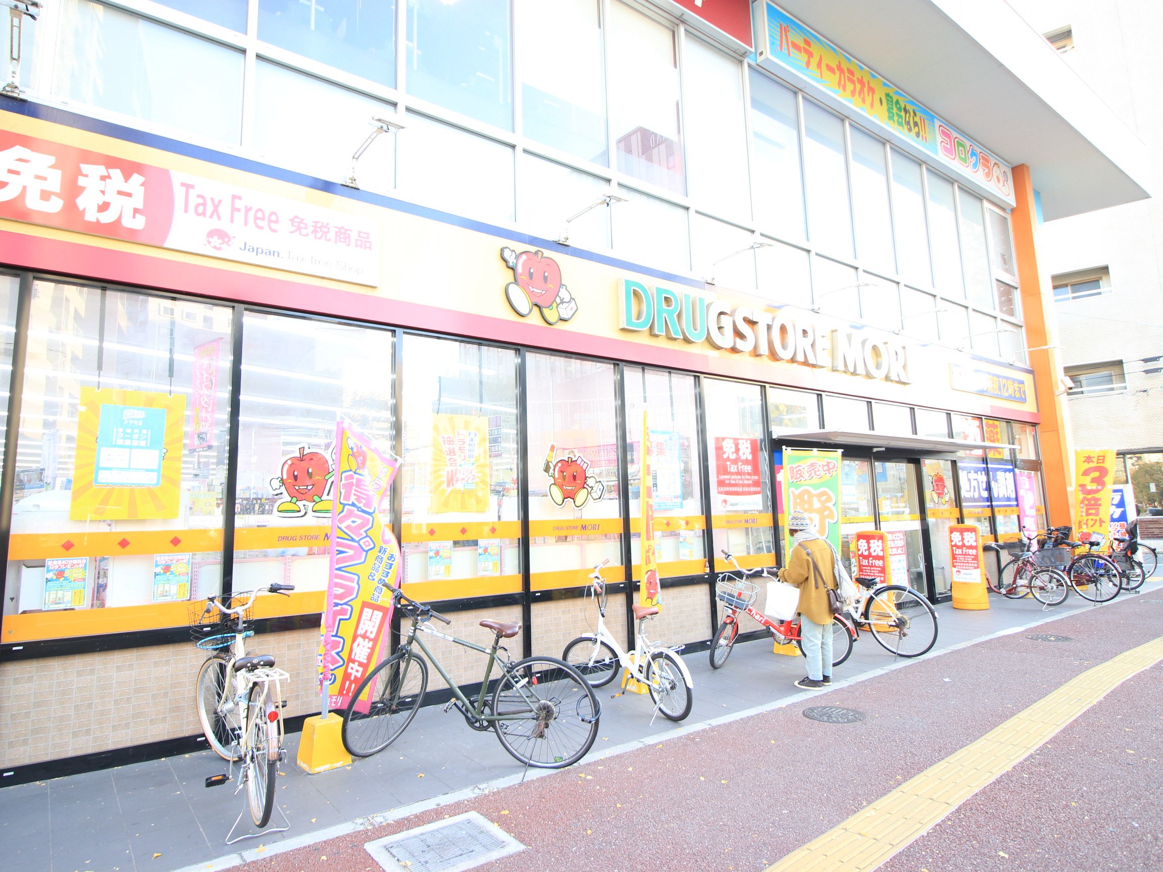 ドラックストア　ドラッグストアモリ住吉店（ドラッグストア）まで376m