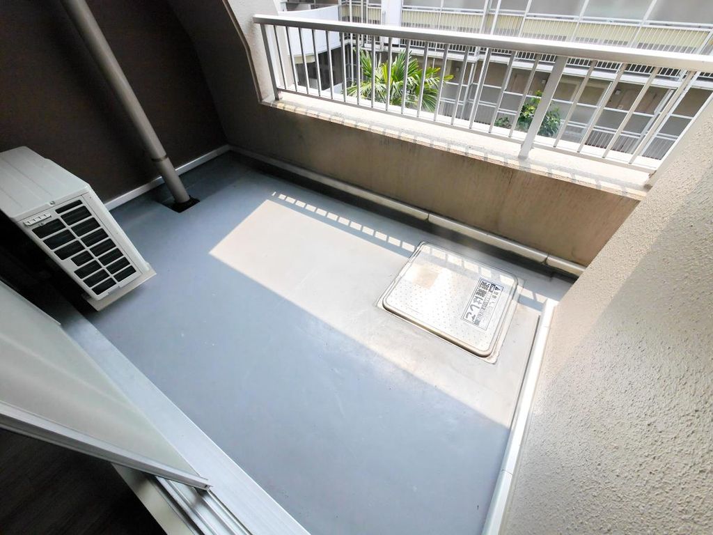 バルコニー　同物件別部屋写真
