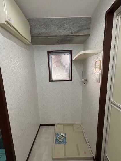 その他設備　室内洗濯機置き場　　棚付き