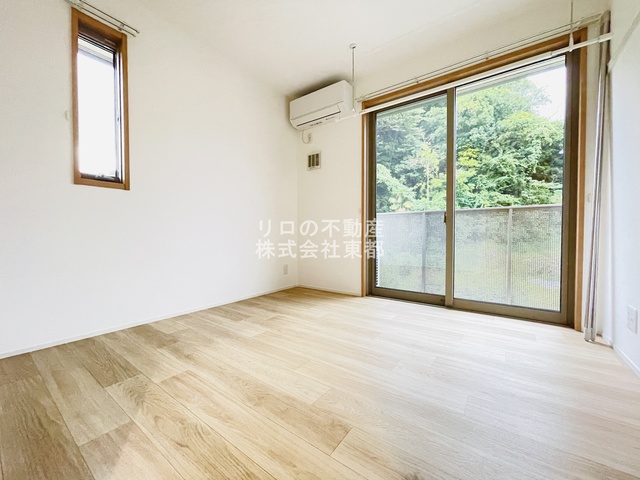 その他部屋・スペース　２面採光なので、明るく風通しのよい過ごしやすいお部屋です♪