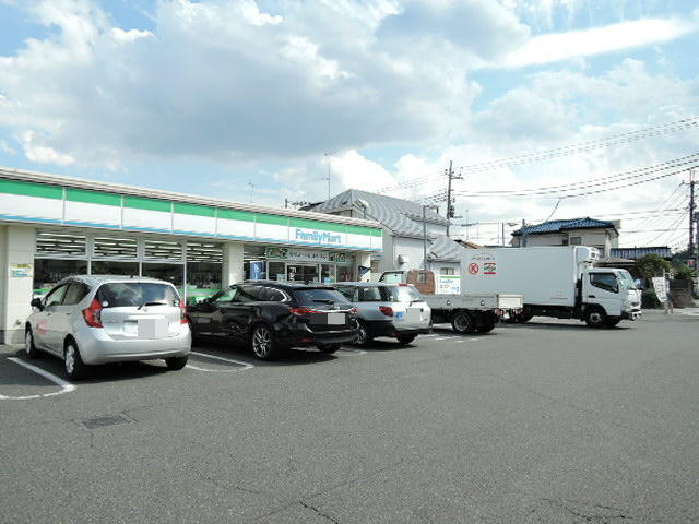 コンビニ　ファミリーマート町田三輪店（コンビニ）まで800m