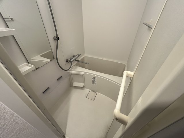 バス・シャワールーム　同物件別部屋写真