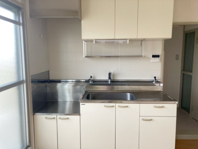 キッチン　※反転タイプの部屋の写真です。