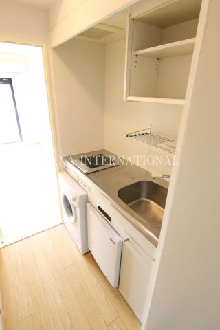 キッチン　冷蔵庫は撤去予定です。他部屋参考写真