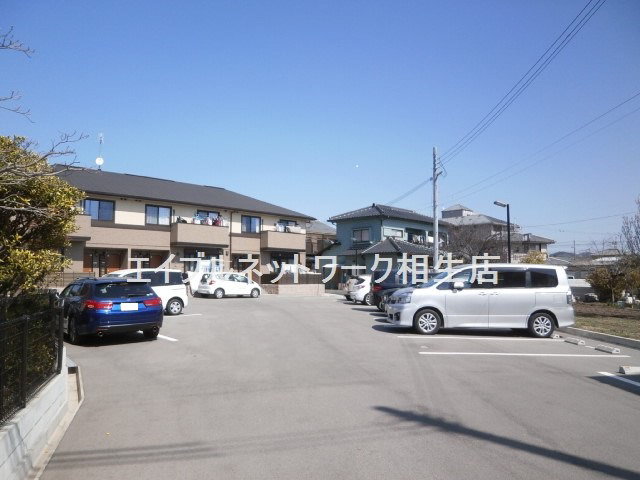 駐車場　同型モデル