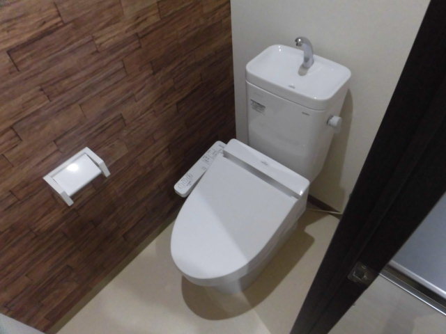 トイレ　温水洗浄便座付きトイレです