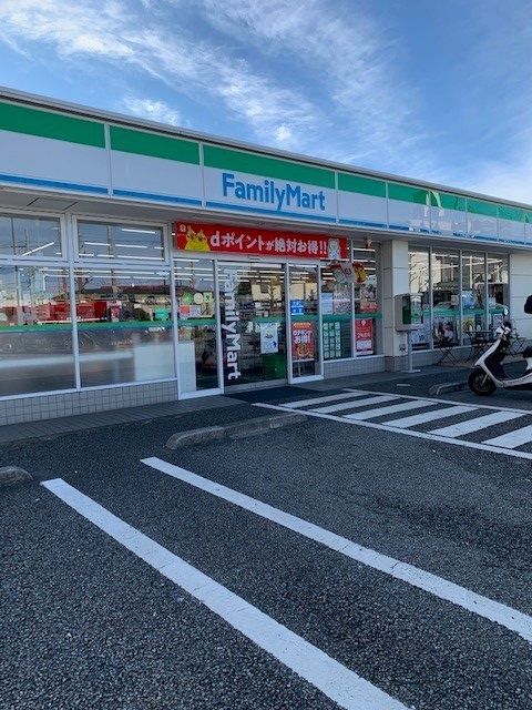 コンビニ　ファミリーマート東青梅5丁目店（コンビニ）まで210m