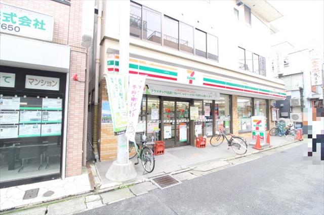 コンビニ　セブンイレブン（コンビニ）まで761m
