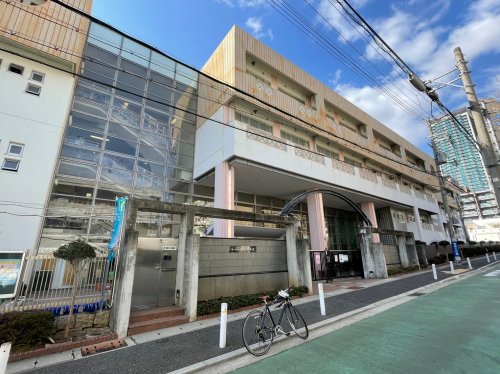 小学校　神戸市立中央小学校（小学校）まで531m