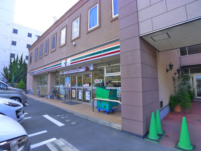 コンビニ　セブンイレブン（コンビニ）まで92m