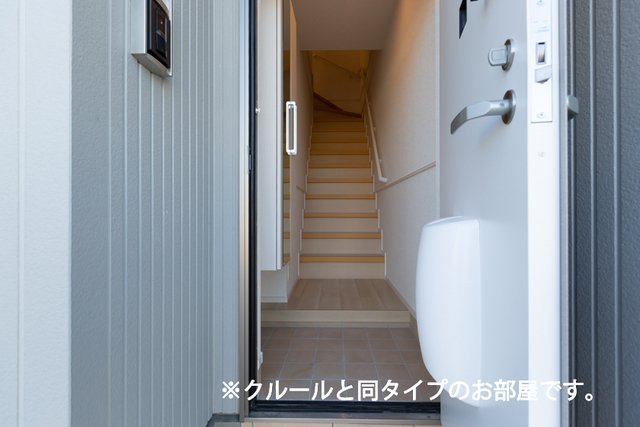 玄関　※同物件・同タイプの写真です。