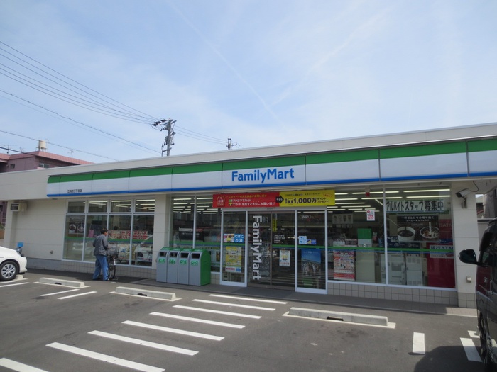 コンビニ　ファミリーマート（コンビニ）まで160m
