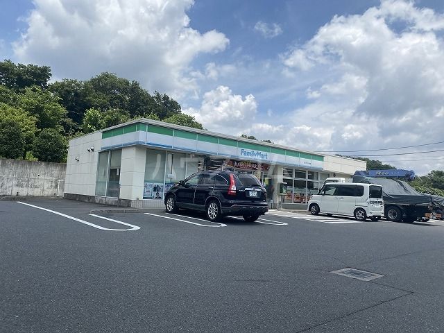 コンビニ　ファミリーマート厚木宮の里店（コンビニ）まで615m