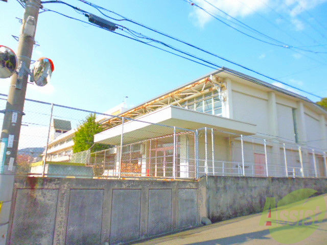 小学校　北小学校（小学校）まで631m