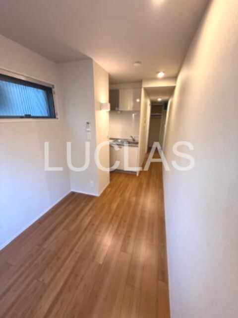 居室・リビング　窓が二つある明るいお部屋です♪