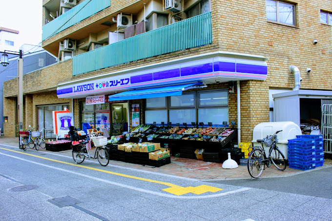 コンビニ　ローソン・スリーエフ 松陰神社駅前店（コンビニ）まで303m