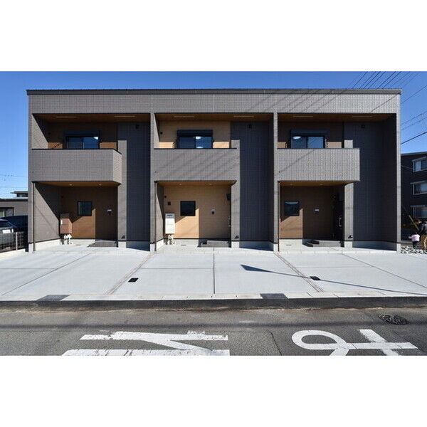 駐車場　建築中