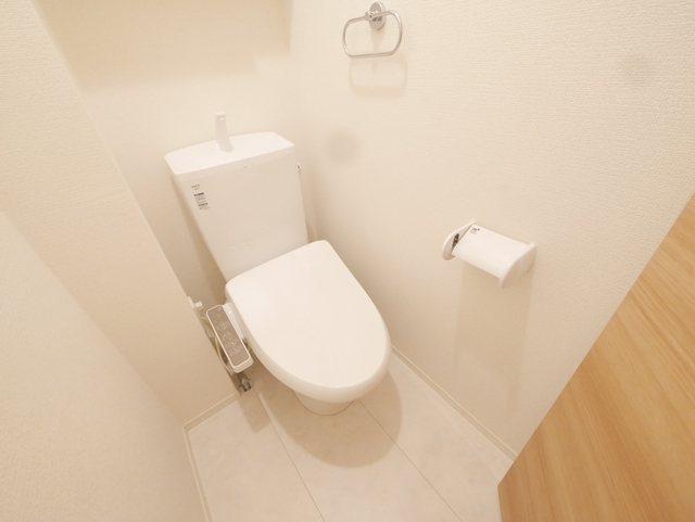 トイレ　★人気の温水洗浄便座付です★