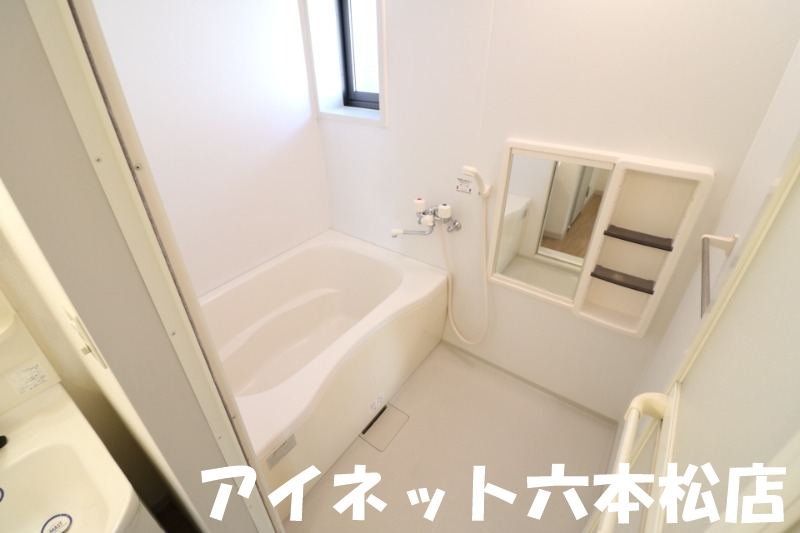 バス・シャワールーム　1日の疲れを流しましょう。