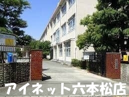 中学校　福岡市立警固中学校（中学校）まで975m