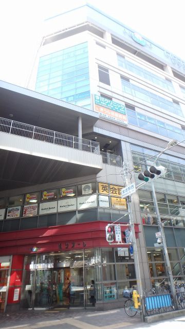 ショッピングセンター　ファッションセンターしまむら蛍池駅前店（ショッピングセンター）まで305m