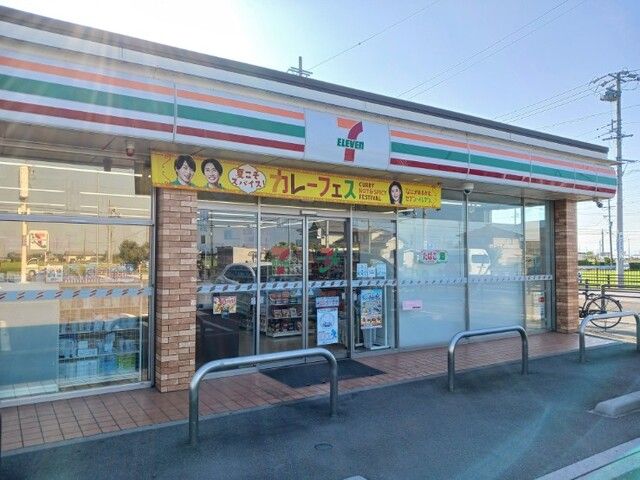 コンビニ　セブンイレブン（コンビニ）まで550m