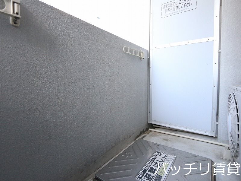 バルコニー　別号室タイプの為、現状を優先致します。
